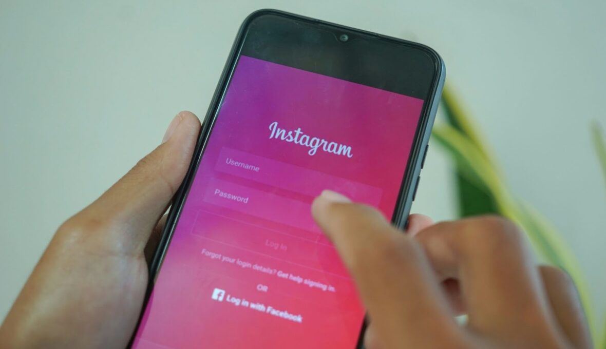 【2025年最新】インスタのハイライト機能とは？集客力アップに繋がる作り方からおしゃれな活用術まで解説