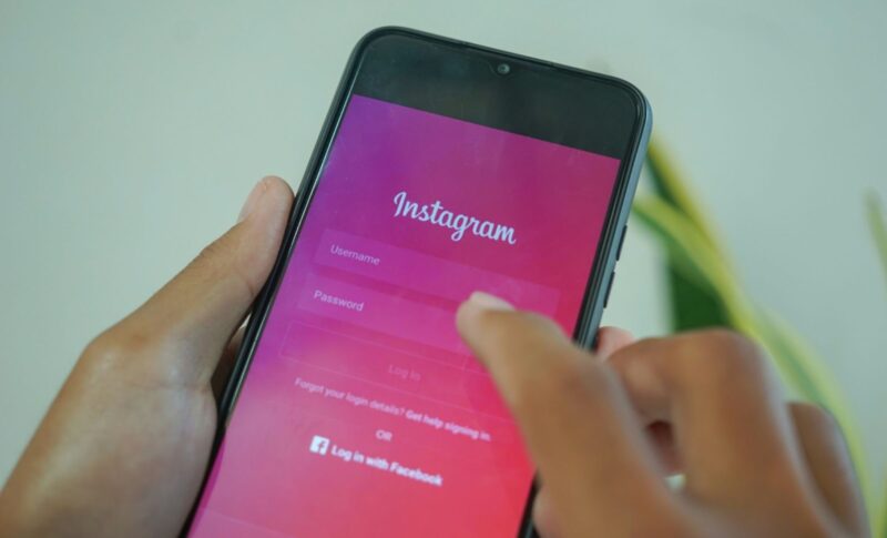 【2025年最新】インスタのハイライト機能とは？集客力アップに繋がる作り方からおしゃれな活用術まで解説