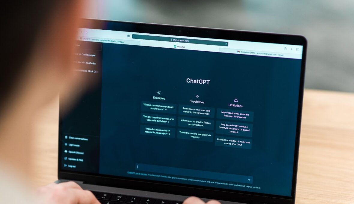 ChatGPT有料版（Plus）の価値は？月3,000円の元は取れるか無料版との8つの違いを解説