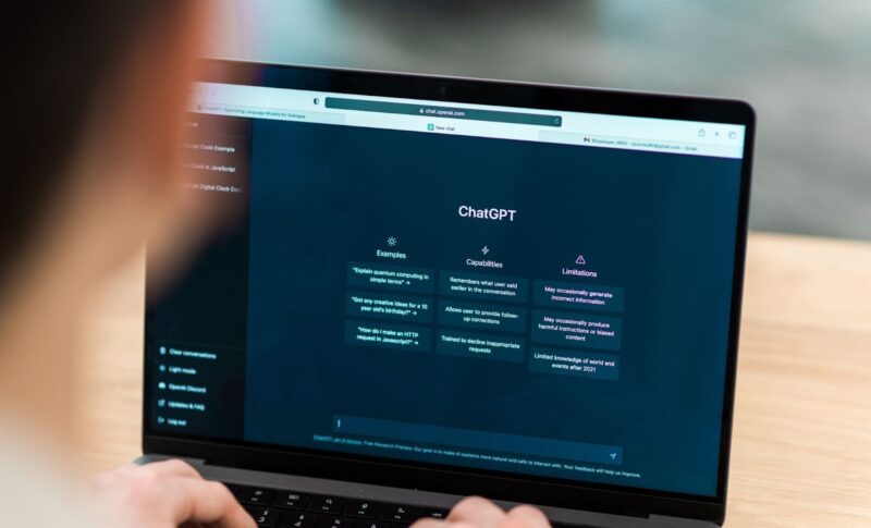 ChatGPT有料版（Plus）の価値は？月3,000円の元は取れるか無料版との8つの違いを解説